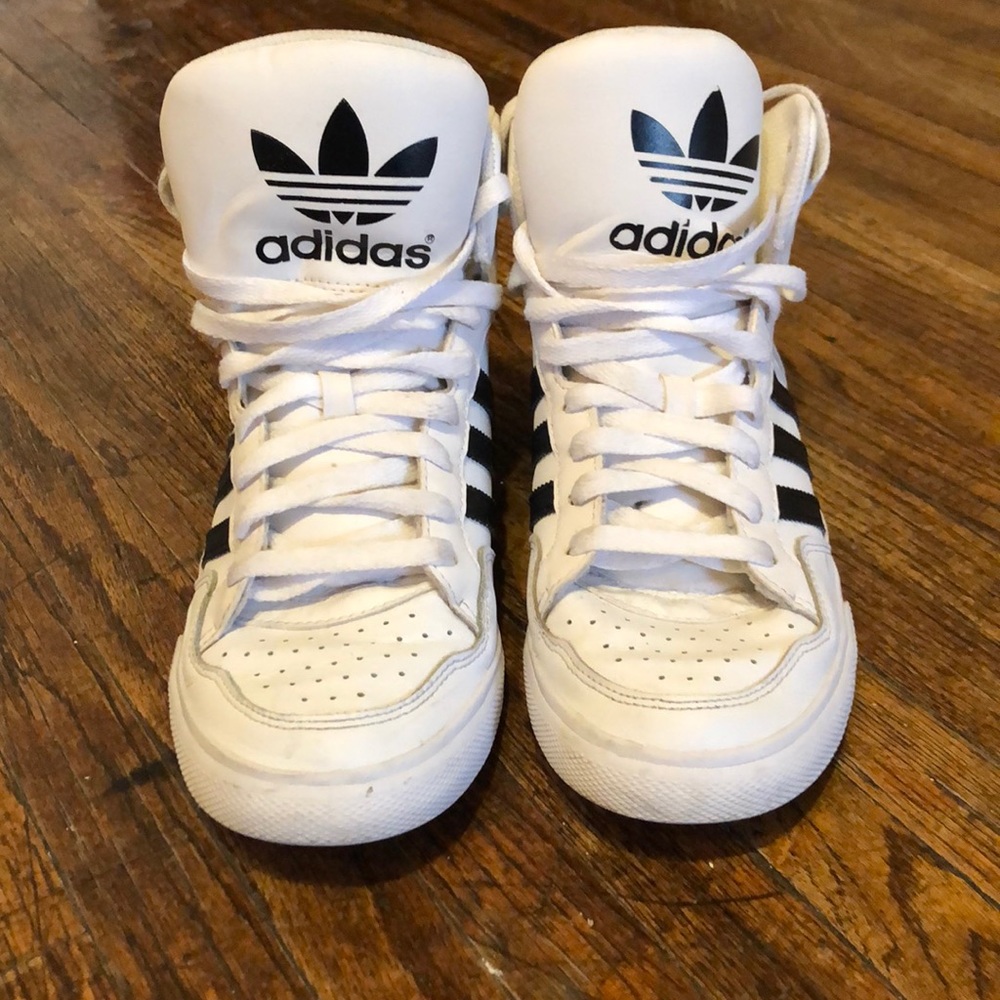 Women’s size 7 adidas